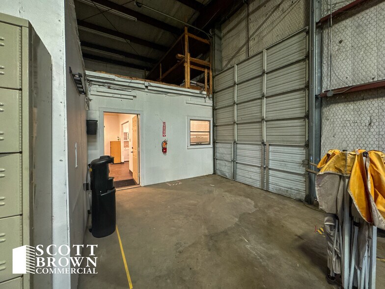 More Photos Of 520 N Loop 288, Denton Showroom For Lease