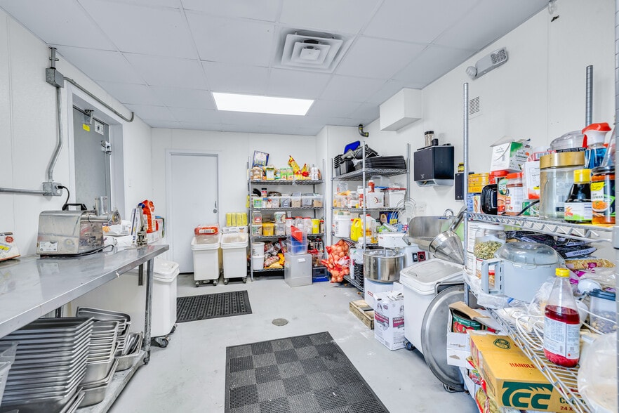 More Photos Of 93 Elm St, Old Saybrook Restaurant For Sale