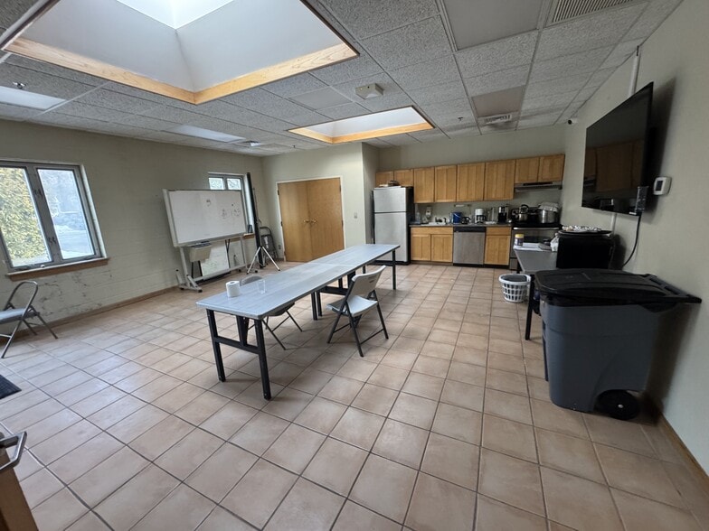 More Photos Of 1851 Whitney Ave, Hamden Schools For Lease