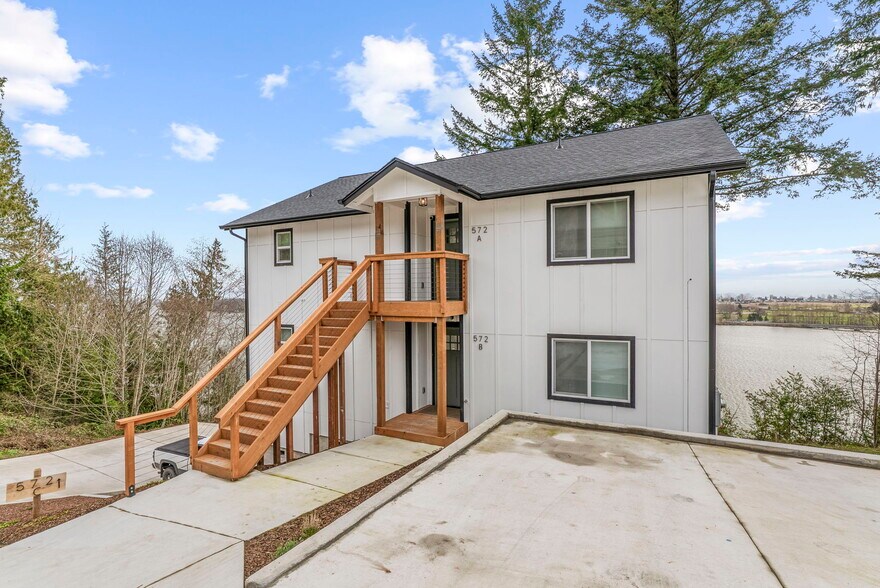 More Photos Of 572 Columbia St, Cathlamet Apartments For Sale