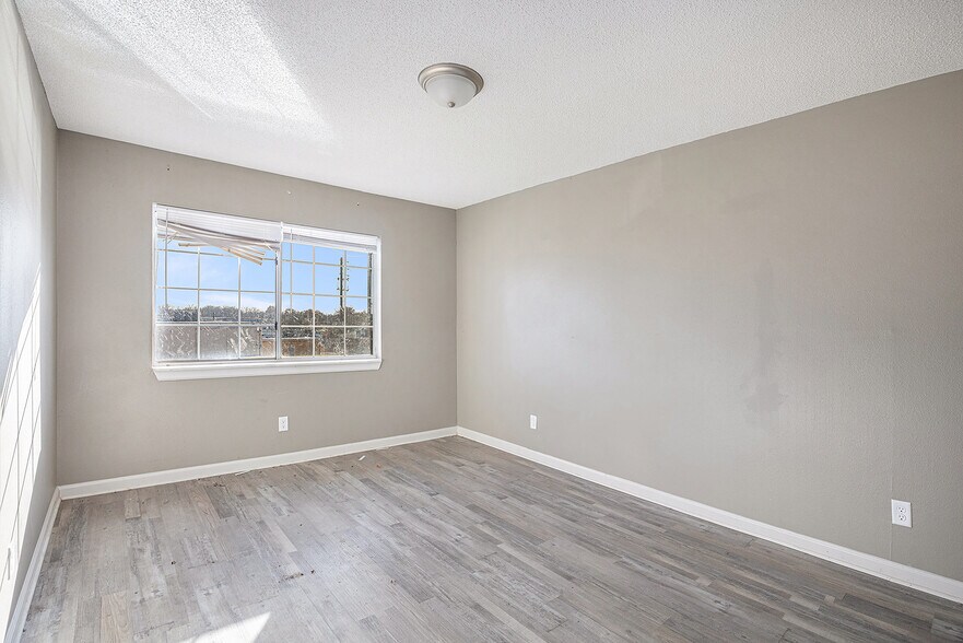 More Photos Of 6016 Leavenworth Rd, Kansas City Apartments For Sale