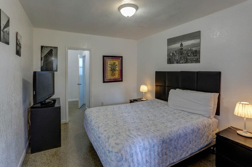 More Photos Of 1419 S Federal Hwy, Hollywood Hotel For Sale