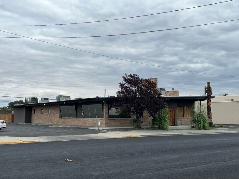 More Photos Of 217 N Elder St, Moses Lake Restaurant For Sale