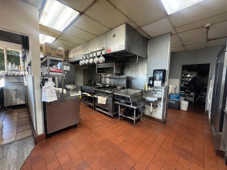 More Photos Of 821-843 N Tustin St, Orange Storefront For Lease