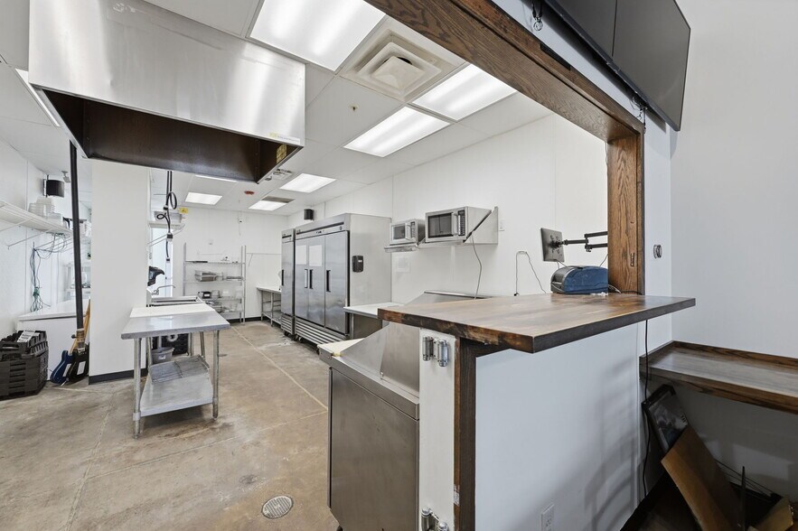 More Photos Of 98-118 Front St, Berea Dormitory For Lease