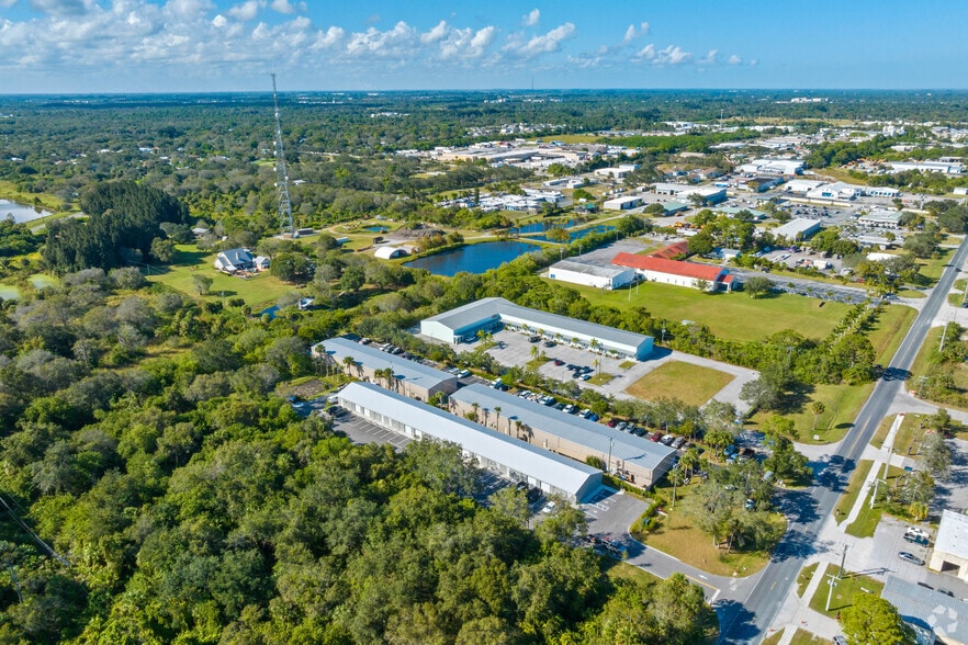 More Photos Of 3801-3815 Oleander Ave, Fort Pierce Warehouse For Lease