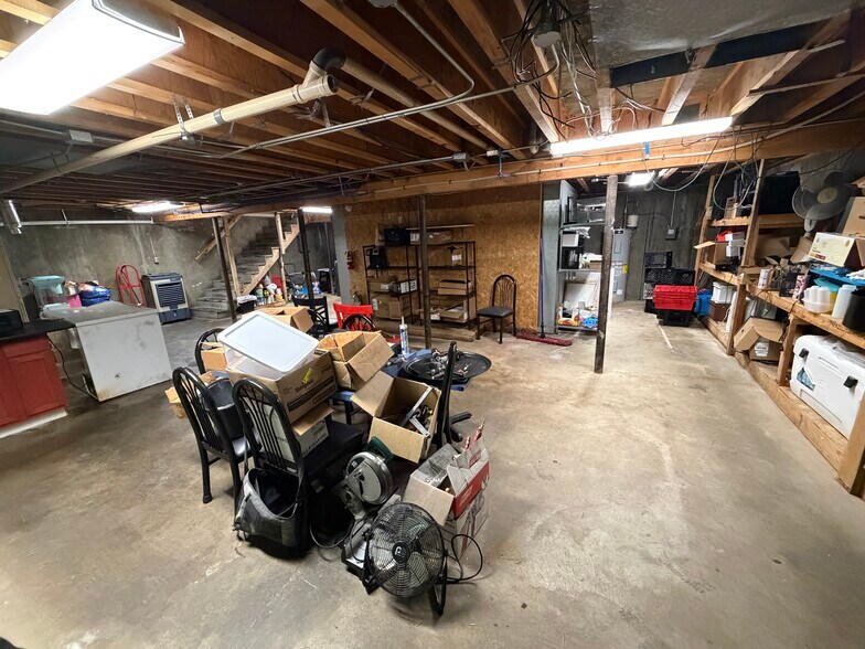 More Photos Of 1111 E Park Ave, Anaconda Restaurant For Sale