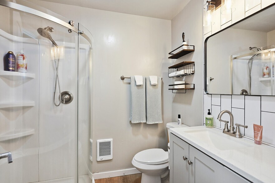 More Photos Of 501 Deschutes Ave, Maupin Freestanding For Sale