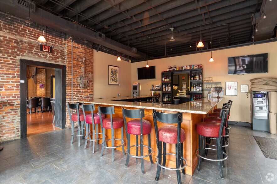 More Photos Of 439-451 S Broad St, Trenton Office For Lease