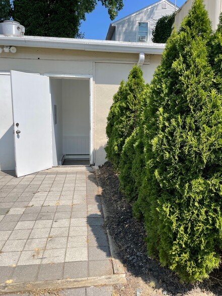 More Photos Of 526 Main St, Avon By The Sea Office Residential For Lease