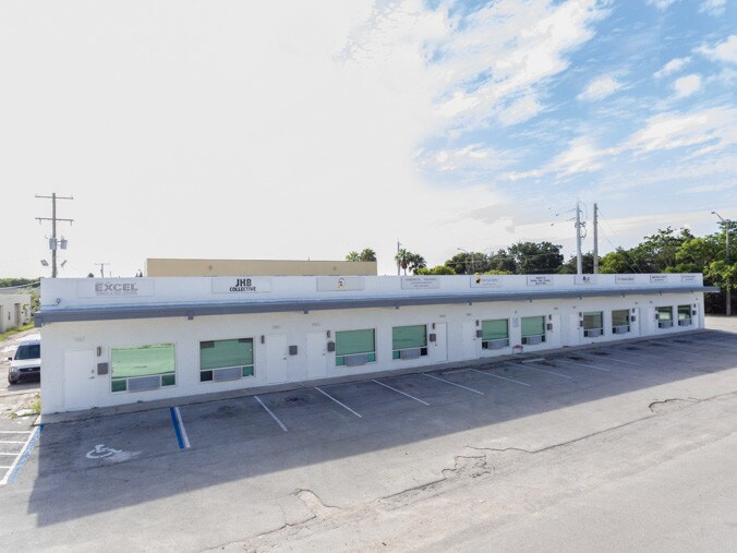 Primary Photo Of 942-984 S Deerfield Ave, Deerfield Beach Showroom For Lease