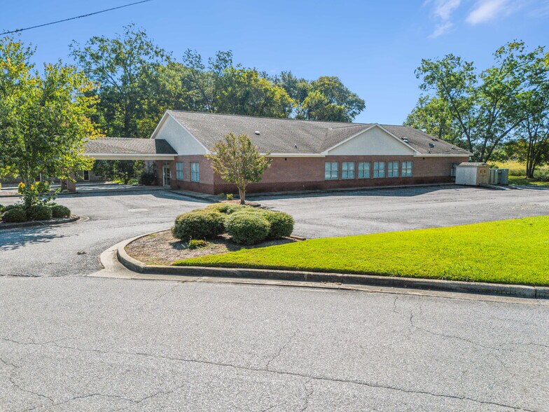 More Photos Of 717 Stone Ave, Talladega Medical For Sale