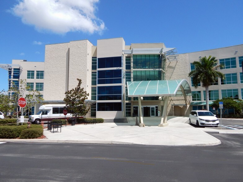 More Photos Of 1050 SE Monterey Rd, Stuart Medical For Lease