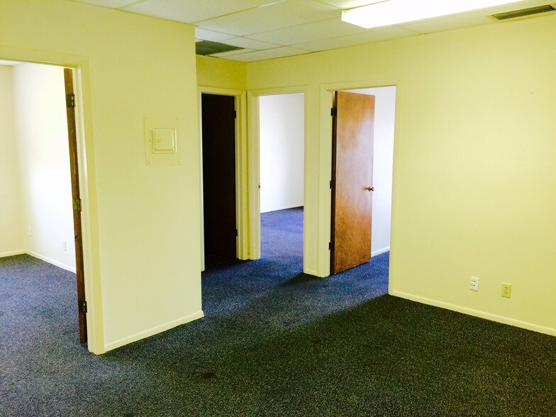 More Photos Of 1950 Courtney Dr, Fort Myers Office For Lease