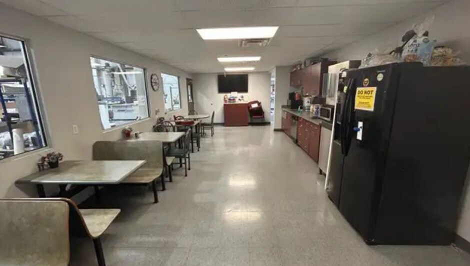 More Photos Of 4302 Security Pky, New Albany Manufacturing For Lease