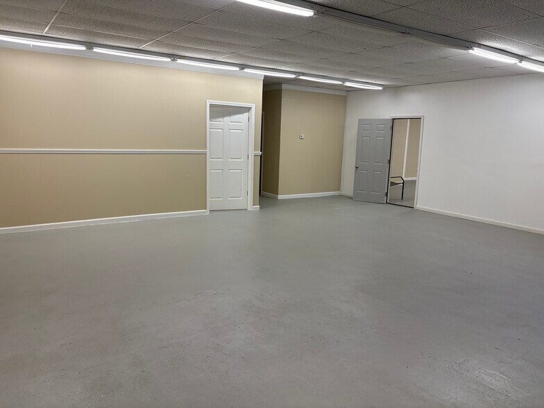 More Photos Of 2914 Gibbon Rd, Charlotte Freestanding For Lease