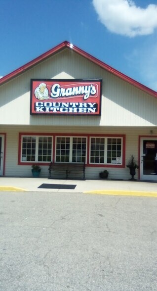 Primary Photo Of 905 E Broad Ave, Rockingham Restaurant For Lease