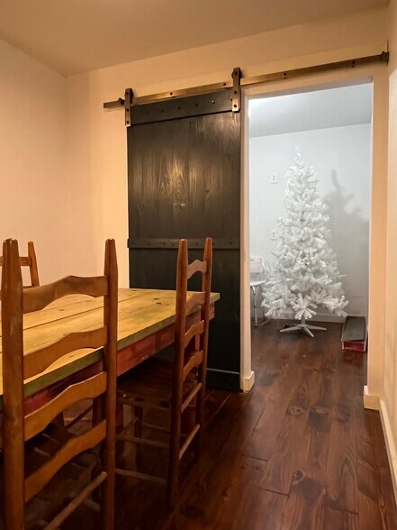 More Photos Of 189 E Greenville St, Alba Convenience Store For Sale