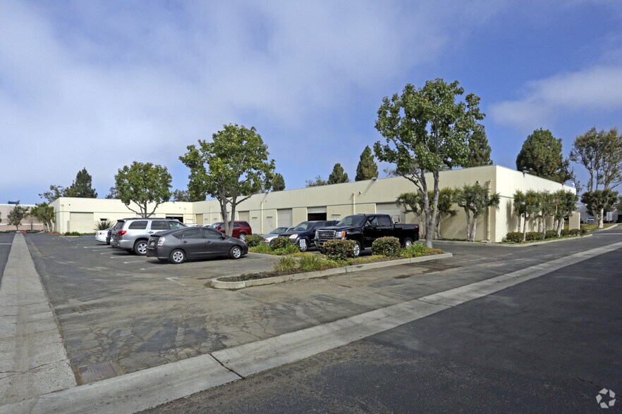 More Photos Of 2064 Eastman Ave, Ventura Warehouse For Lease