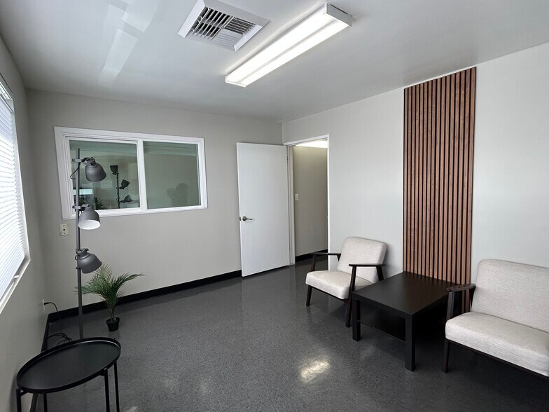 More Photos Of 2807 W Empire Ave, Burbank Flex For Lease