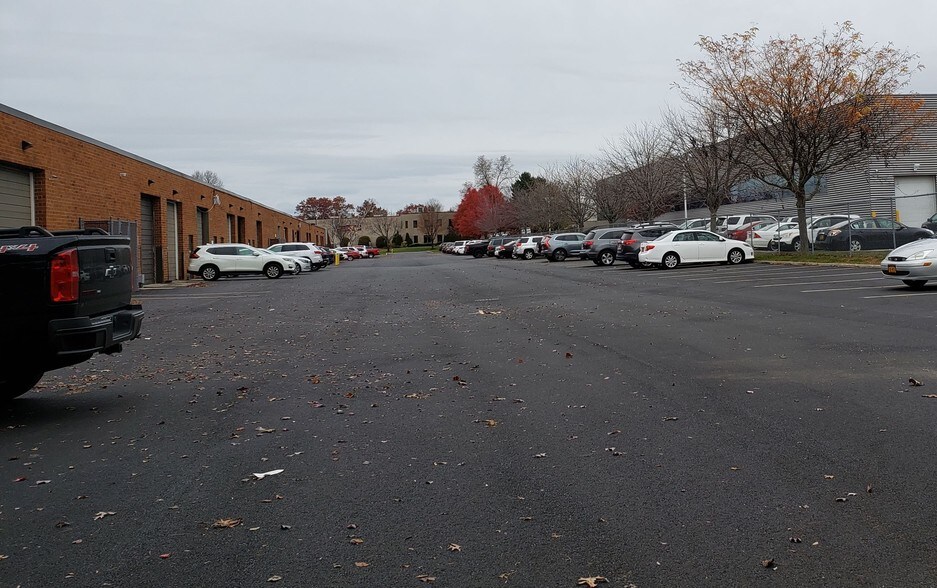 More Photos Of 175 Commerce Dr, Hauppauge Research And Development For Lease