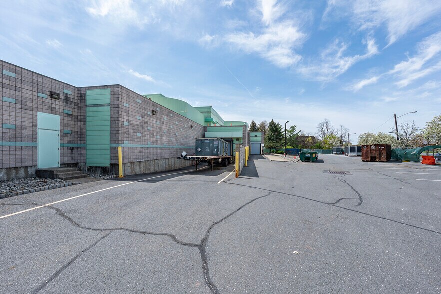 More Photos Of 900 Durham Ave, South Plainfield Warehouse For Lease
