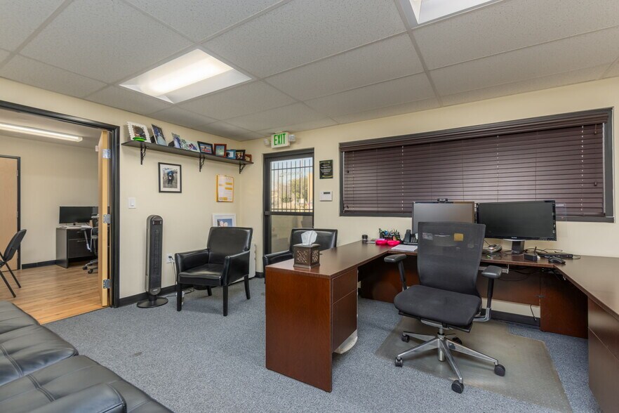 More Photos Of 7131-7133 Darby Ave, Reseda Office For Sale