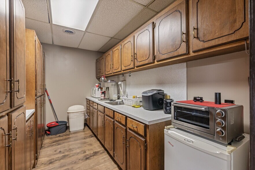 More Photos Of 6580 E Skelly Dr, Tulsa Manufacturing For Sale