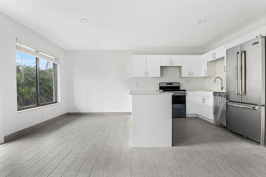 More Photos Of 2638 Lake Dr, Riviera Beach Apartments For Sale