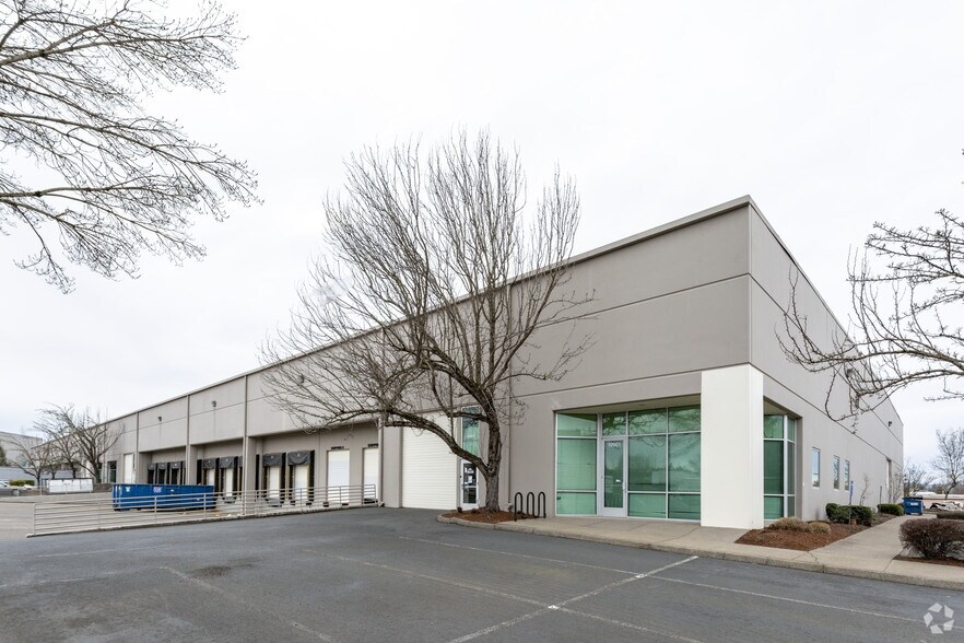 More Photos Of 19901-19999 SW 95th Pl, Tualatin Warehouse For Lease