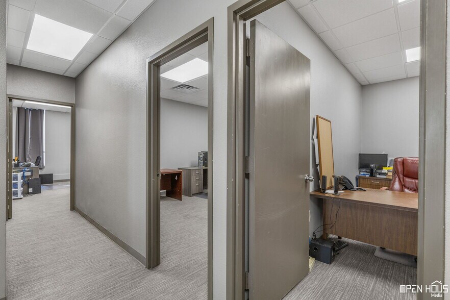 More Photos Of 915 9th St, Wichita Falls Office For Sale