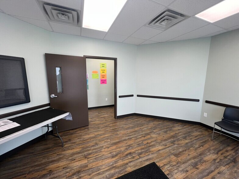 More Photos Of 3621 N Everbrook Ln, Muncie Office For Sale