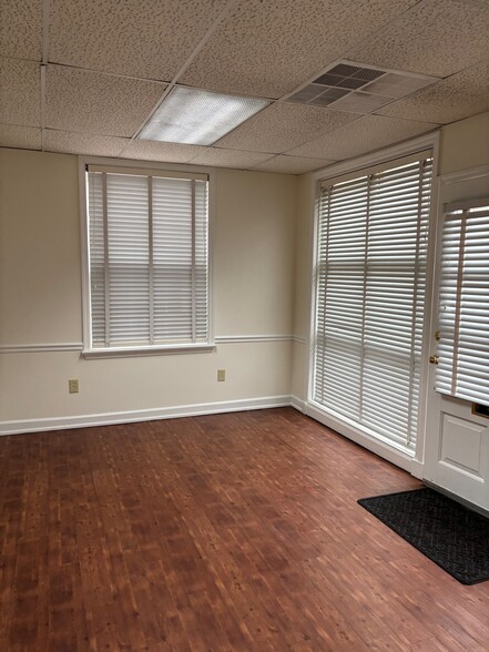 More Photos Of 8505 Delmar Blvd, University City Office For Lease