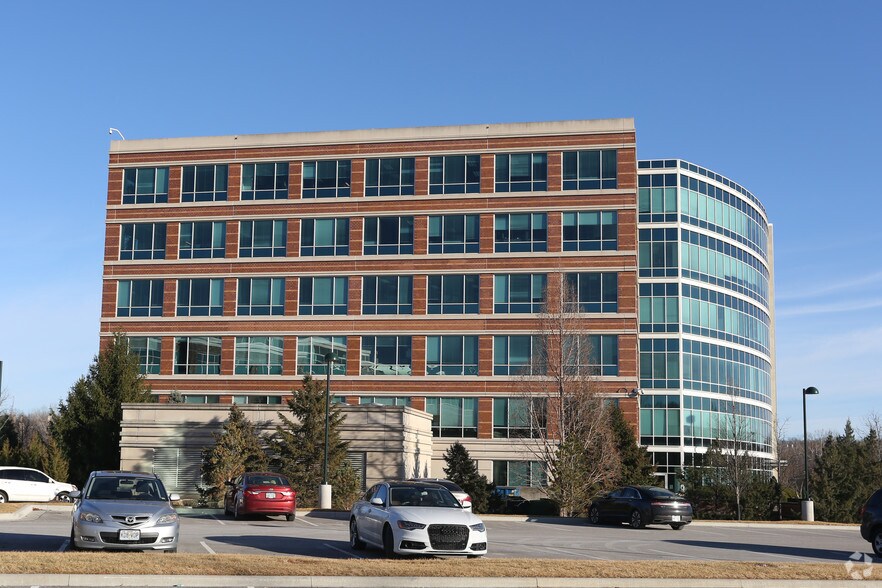 More Photos Of 11400 Tomahawk Creek Pky, Leawood Office For Lease