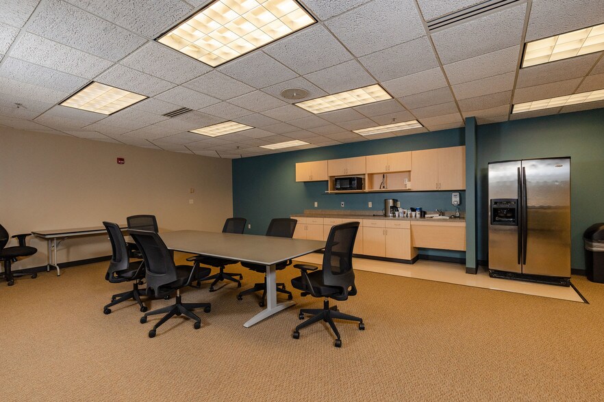 More Photos Of 7666 E 61st St, Tulsa Office For Sale