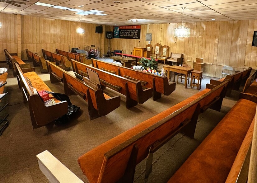 More Photos Of 7002 Bennett St, Pittsburgh Freestanding For Sale