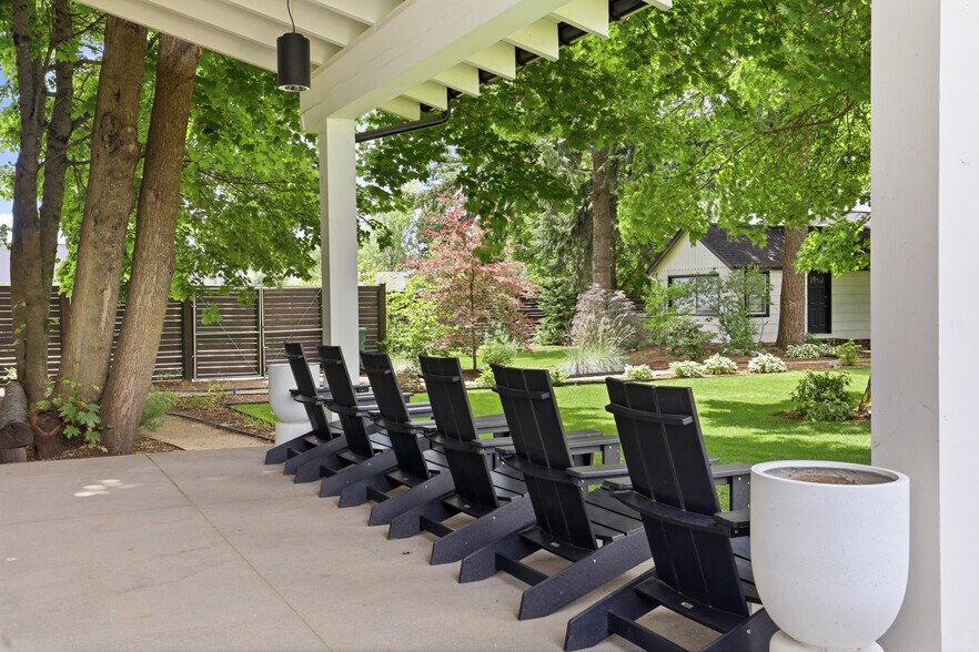 More Photos Of 9493 N Government Way, Hayden Office For Sale