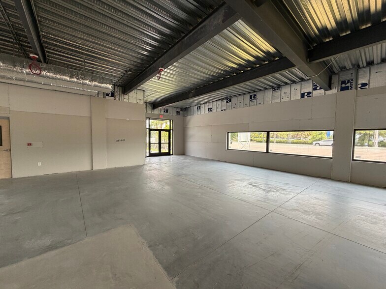 More Photos Of 13811 Metropolis Ave, Fort Myers Office For Lease