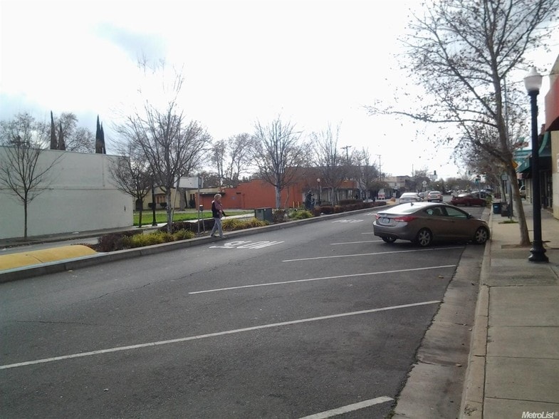 More Photos Of 2109 Del Paso Blvd, Sacramento Public Library For Lease