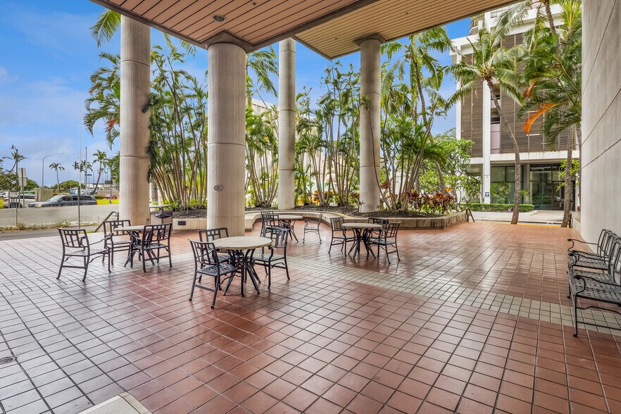More Photos Of 707 Richards St, Honolulu Office For Sale