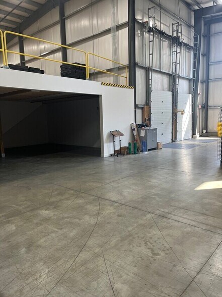 More Photos Of 431 Route 108, Somersworth Warehouse For Lease