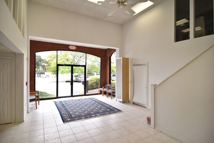 More Photos Of 546-550 Main Rd, Tiverton Medical For Lease