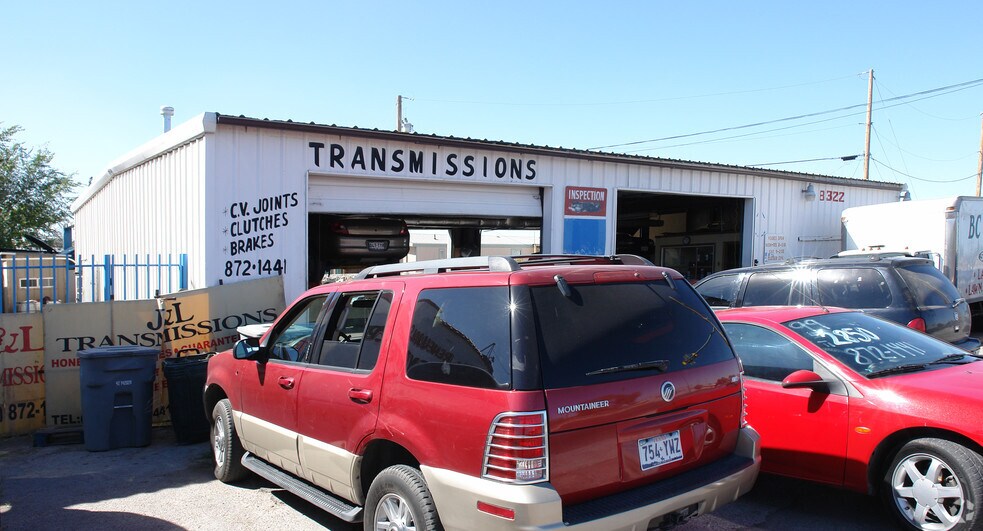 Primary Photo Of 8322 Alameda Ave, El Paso Auto Repair For Lease