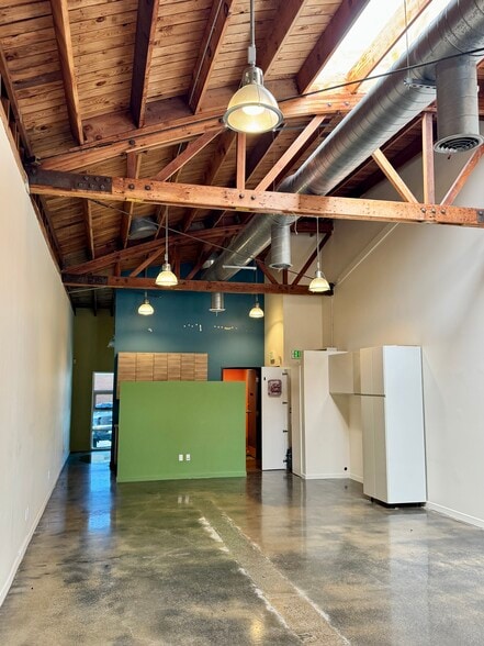 More Photos Of 333 Main St, El Segundo Storefront For Lease