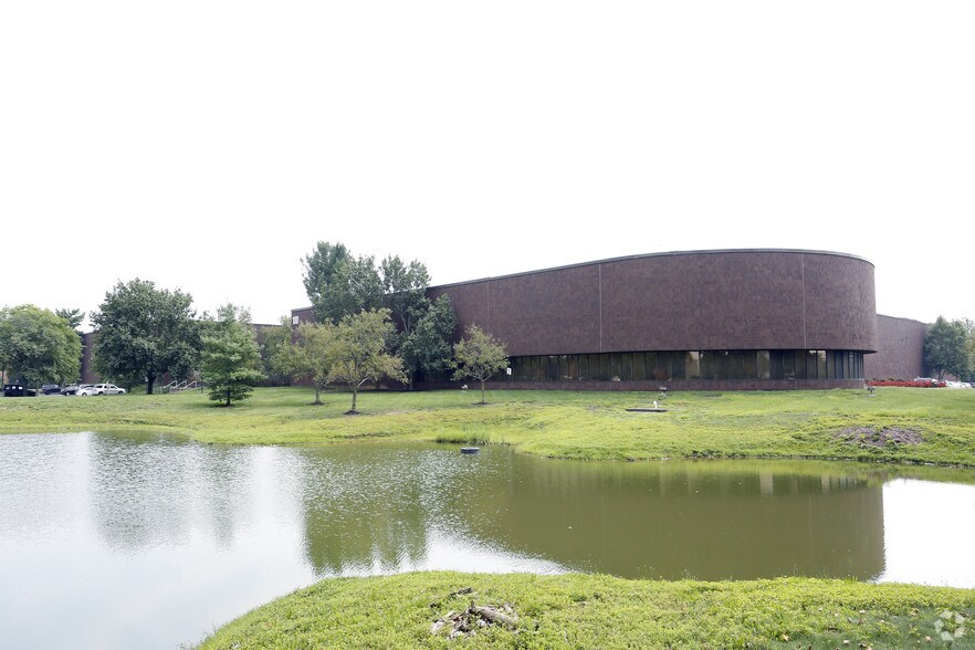 More Photos Of 100 Herrod Blvd, South Brunswick Warehouse For Lease