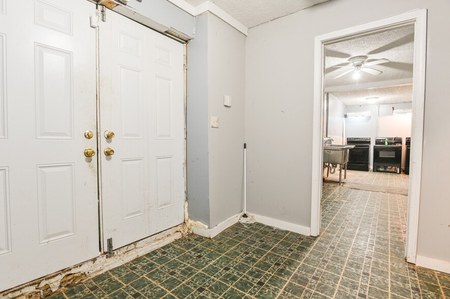 More Photos Of 2766 White Oak Dr, Decatur Religious Facility For Sale