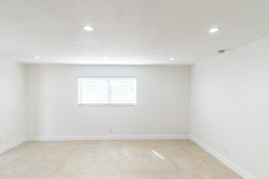 More Photos Of 2201 NE 14th Ave, Wilton Manors Apartments For Sale