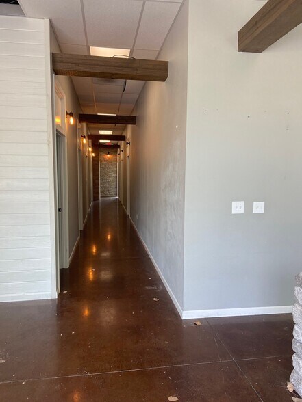 More Photos Of 2626 S Oneida St, Green Bay Storefront For Lease
