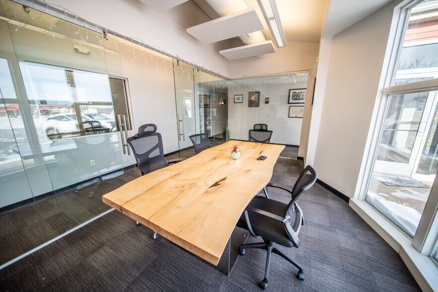 More Photos Of 3625 10th Ln NW, Rochester Office For Sale