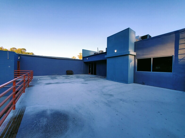 More Photos Of 11426 Ventura Blvd, Studio City Loft Creative Space For Lease